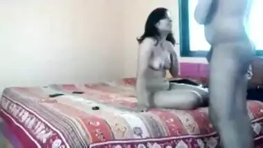 Pretty Indian brunette uses mouth to get on XVideos with oral sex