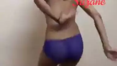 Hot babe Suzane booty shake spank