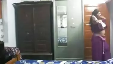 Hidden cam video of Indian aunt dressing