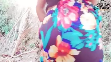 Girl Outdoor Pissingනදීකා අක්කා කුනුහරැප කියලා චූ දානවා With Sri Lankan