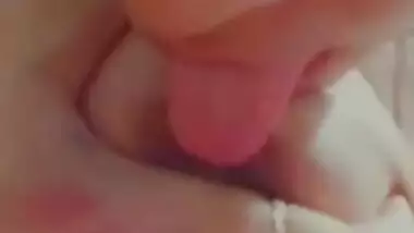 Karachi GF licking her own nipple MMS