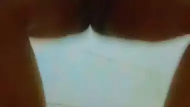 Milk tanker girlfriend nude show in bathroom