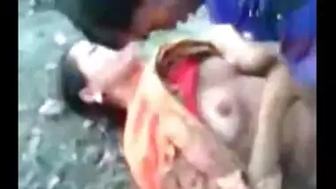 Sexy Bangladeshi couple Fuck outdoor