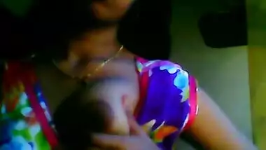 Cute Mallu Girl Showing her Boobs