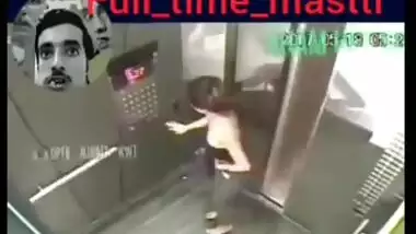 Sex in the lift hidden cam live zavnapani