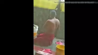 desi village bhabhi outdoor bathing secretly record
