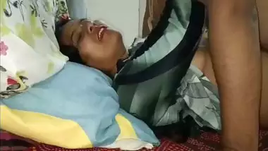 Xxx Indian wife secret sex with shopkeeper MMS