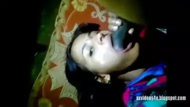 Sexy Bengali Bhabhi Posing While Making MMS