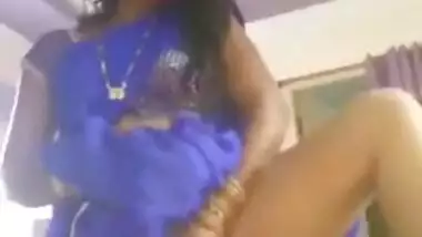 Tamil aunty lifting saree and fingering vagina