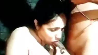 Bhabhi giving show for money