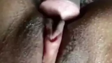 Desi girl fucking tight pussy