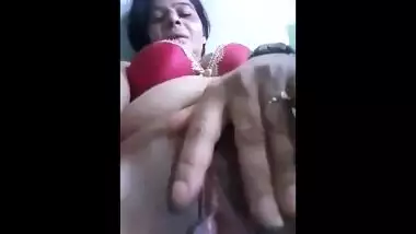 Mature desi village house wife pussy fingering and squirting by self