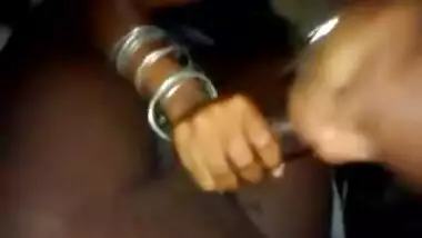 Bangle-clad Madrasan sucks a 9-inch Telangana Black Snake