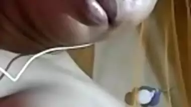 Today Exclusive- Horny Bhabhi Showing Her Boobs On Video Call Part 3