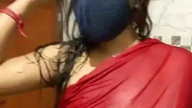 Horny Rupali Showing her nude back and ass