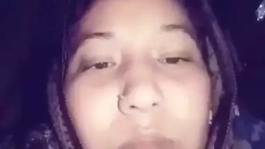 Desi village bhabi show her sexy pussy on mid night