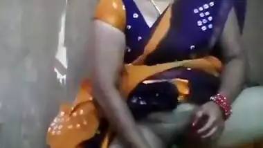 Rajasthani aunty ne kakdi se chut chodi