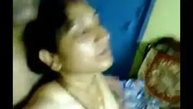 Mallu village bhabhi giving hot blowjob session to her neighbor