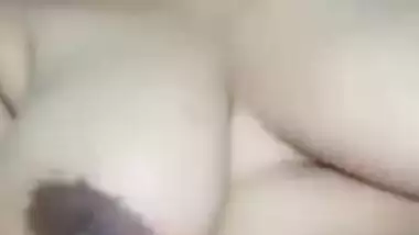 Unsatisfied Desi XXX girl sucking her huge boobies on camera