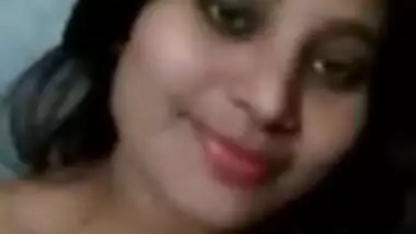 Beautiful Desi girl showing her big boobs