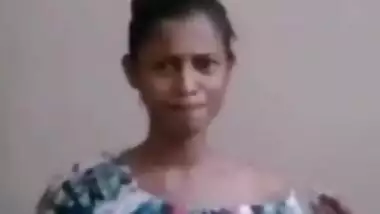 Cute Lankan Girl Showing