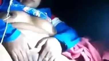 Bangladeshi Boudi Showing her Boobs and Pussy