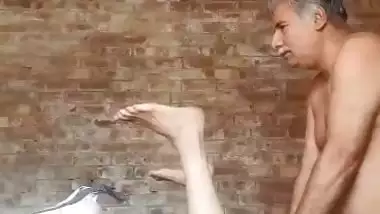 Uncle fucking mature bhabhi village sex latest clip