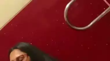 Chubby girl gives an outdoor blowjob in a cinema theatre