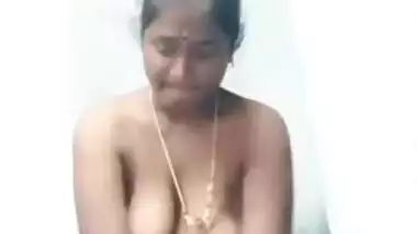 Indian mom isn't ashamed of revealing XXX body parts on the camera