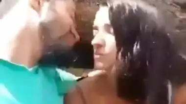 Cute Desi gal sex with her bf in the outdoor