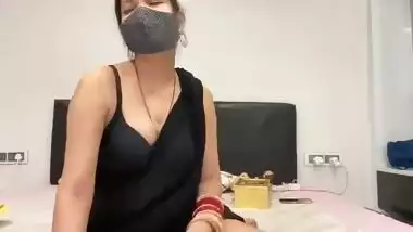 Cute Desi Wife Showing Ass and Giving Blowjob on Live