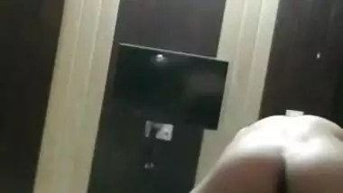 Desi couple fucking in hotel room