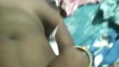 Painful Desi pussy fingering MMS video