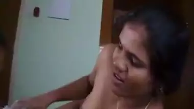 Tamil desi aunties give blowjob in group sex