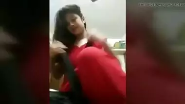 Hot desi girl show her huge boobs and big ass