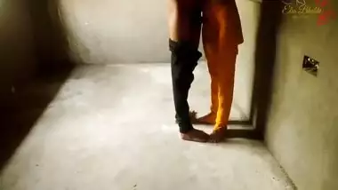 Horny Tour Guide Fucks Sexy Bhabhi In An Abandoned Place