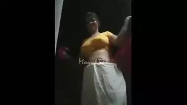 AUNTY NE NANGA VIDEO BANYA