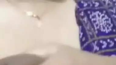 Desi girl sucking her own boobs