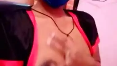 Today Exclusive- Desi Bhabhi Boobs Sucking