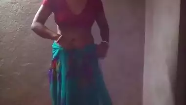 Bhabhi striping saree