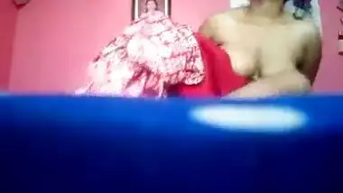 Horny housewife fingering pussy thinking of hubby on cam