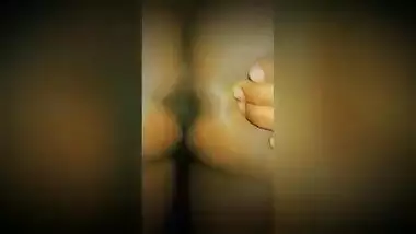 Pregnant desi wife Shweta showing her nude body and handjob by hubby’s cock