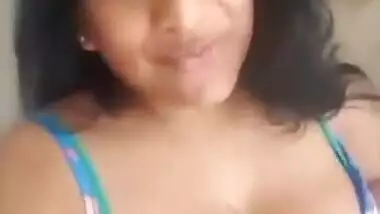 desi bhabhi sending hot selfie to hubby showing her mega huge milk tanks