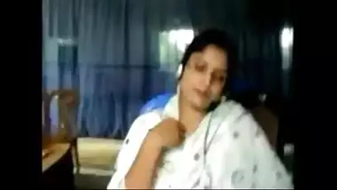 Muslim slim bhahbi exposed herself with dirty audio