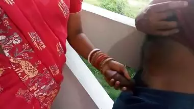 Balcony Pe Khadi Aunty Ko Patakar Jabardasti Choot Chudayi Kiya