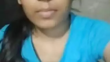 Indian girl making her own pissing video