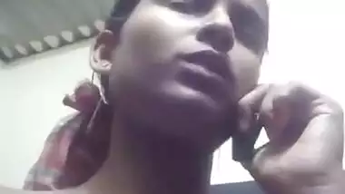 Today Exclusive- Desi Village Girl Showing Her Nude Body On Video Call
