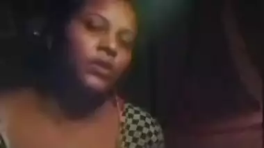 Female from India pulls her sari up to flash saggy XXX tits on camera