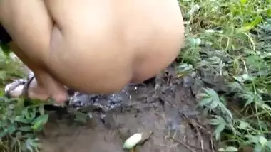 Desi Indian Milf Outdoor Pissing Video Compilation