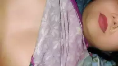 Boob pressing desi wife in viral xxx sex with husband